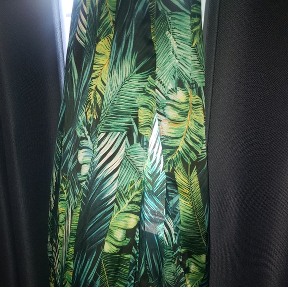 Fashion Nova Vacation Nights Tropical Maxi Dress in Green. - Picture 9 of 9